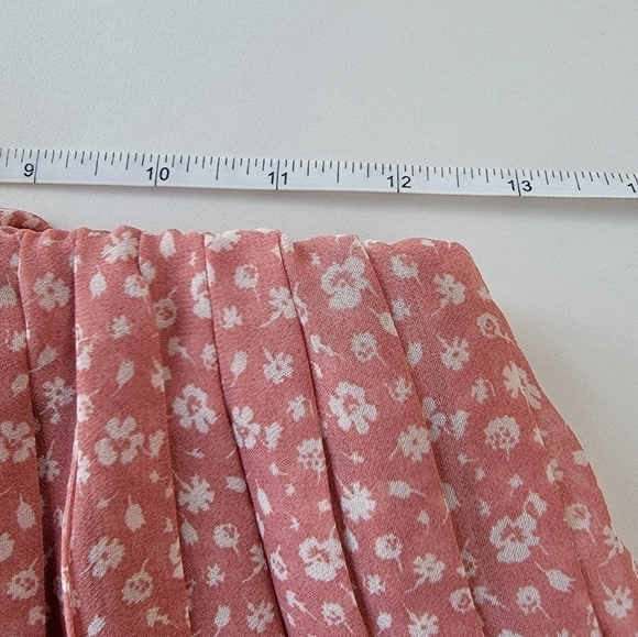 Hollister Ultra Highrise Pleated Skirt Size Medium EUC - Picture 8 of 8